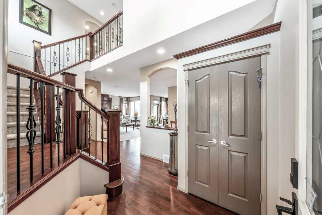 40 Cougar Ridge Heights SW