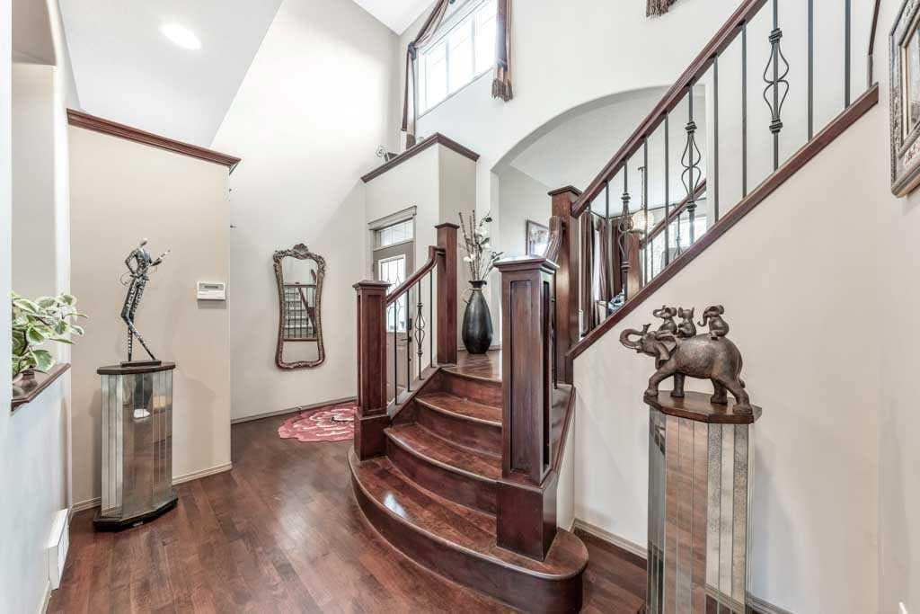 40 Cougar Ridge Heights SW