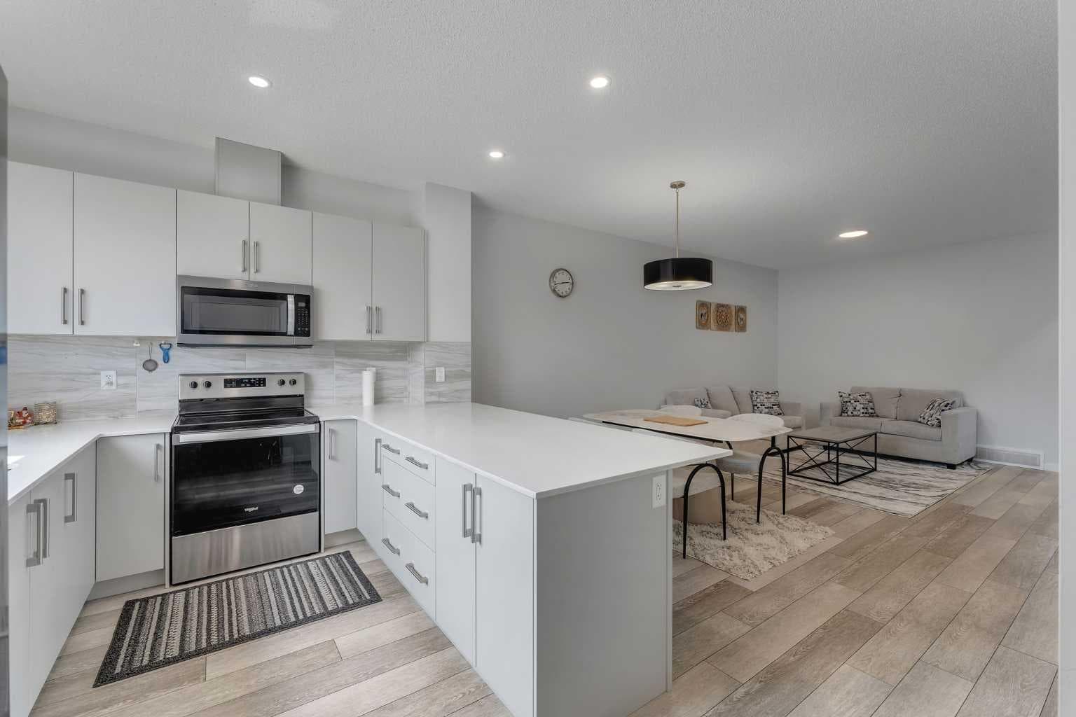 97 Corner Glen Way NE