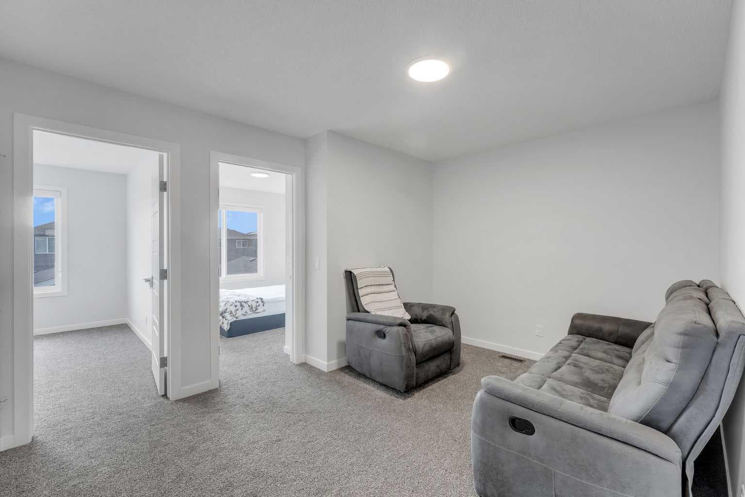 97 Corner Glen Way NE