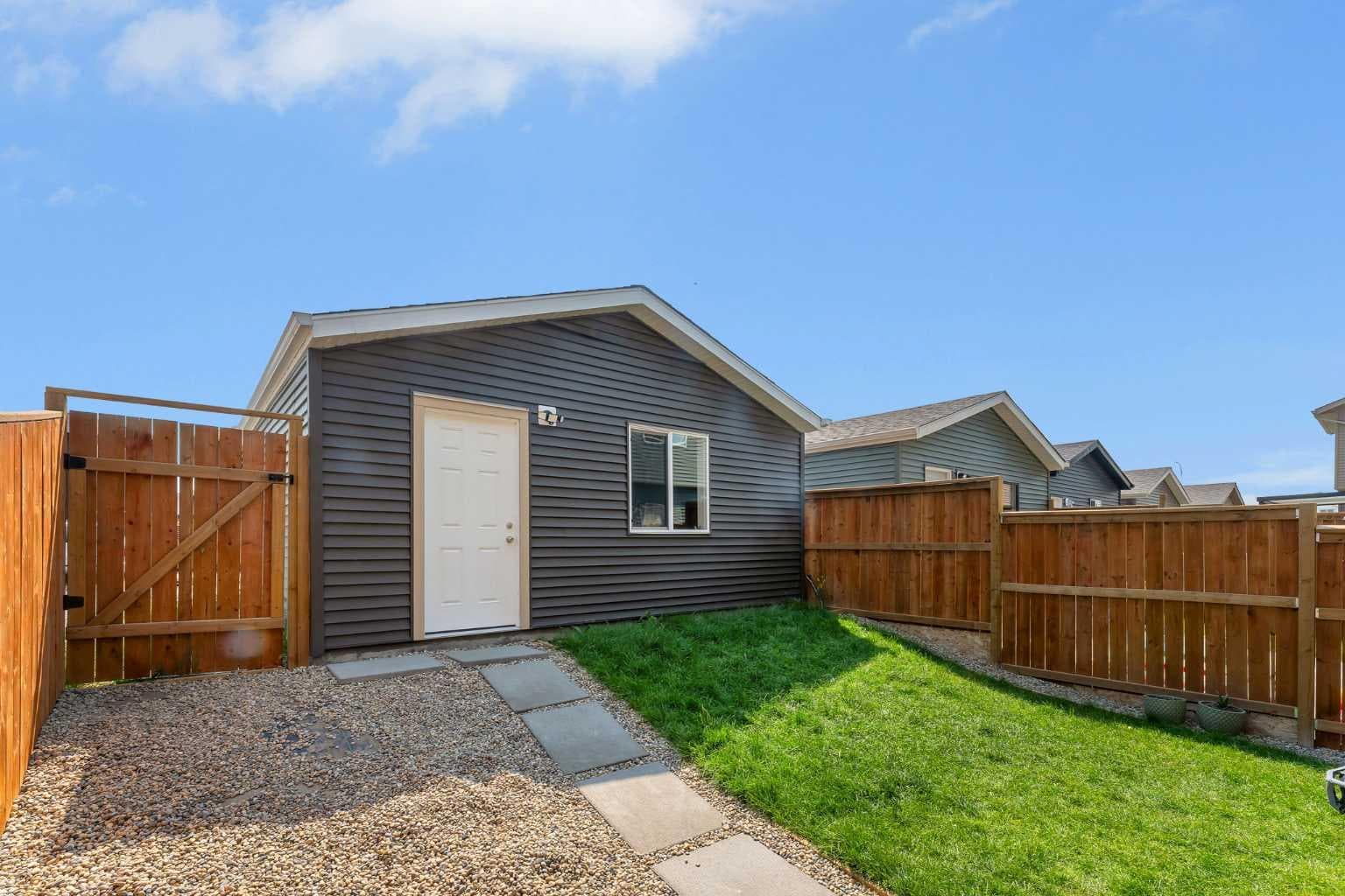 97 Corner Glen Way NE