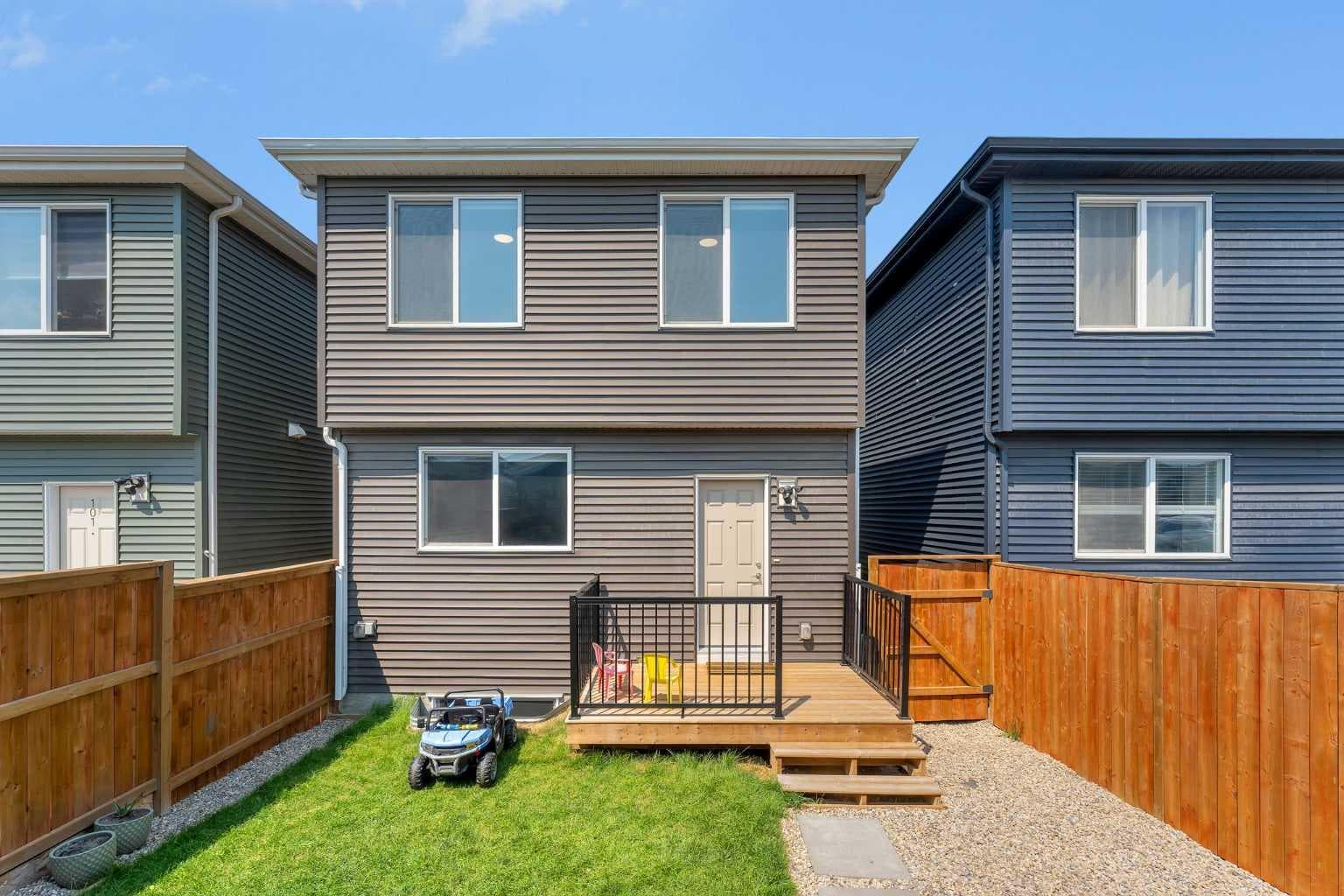 97 Corner Glen Way NE