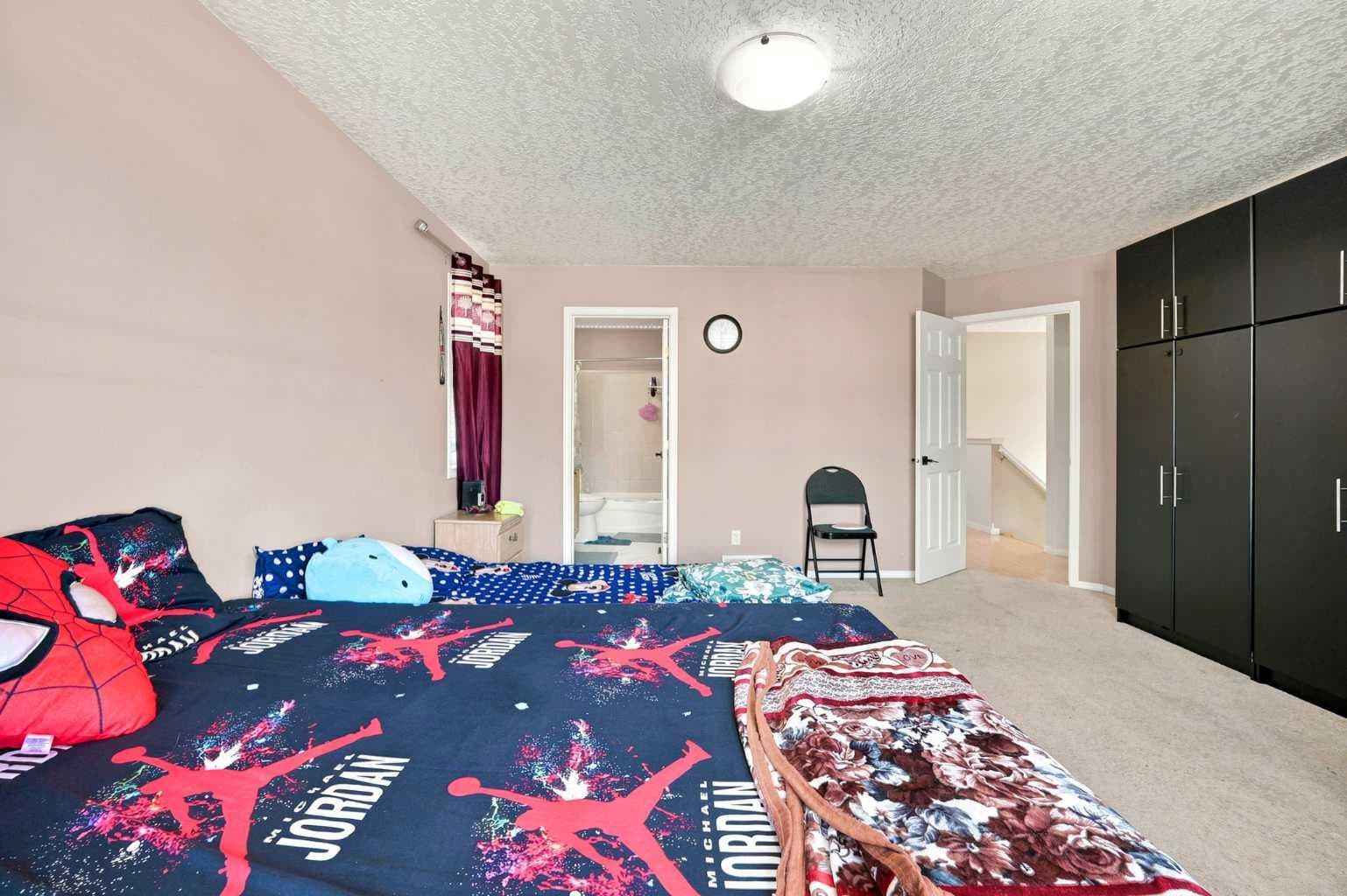278 Martha's Manor NE