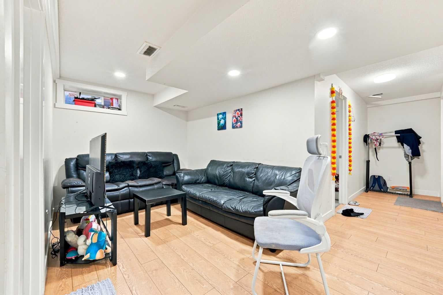 278 Martha's Manor NE