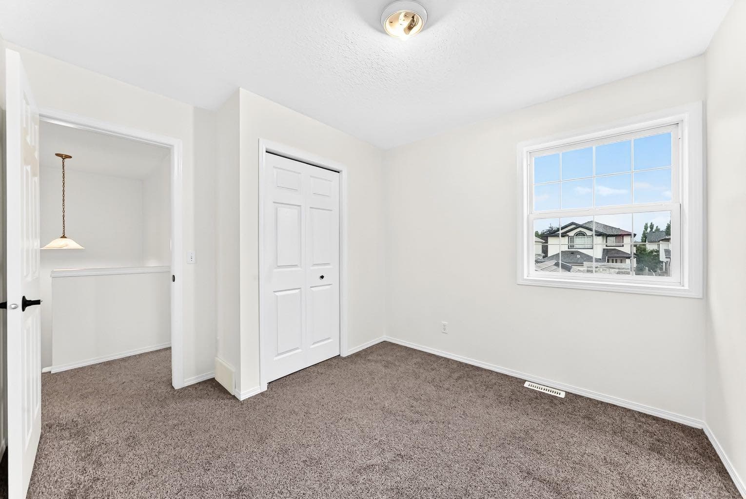 262 Coventry Court NE