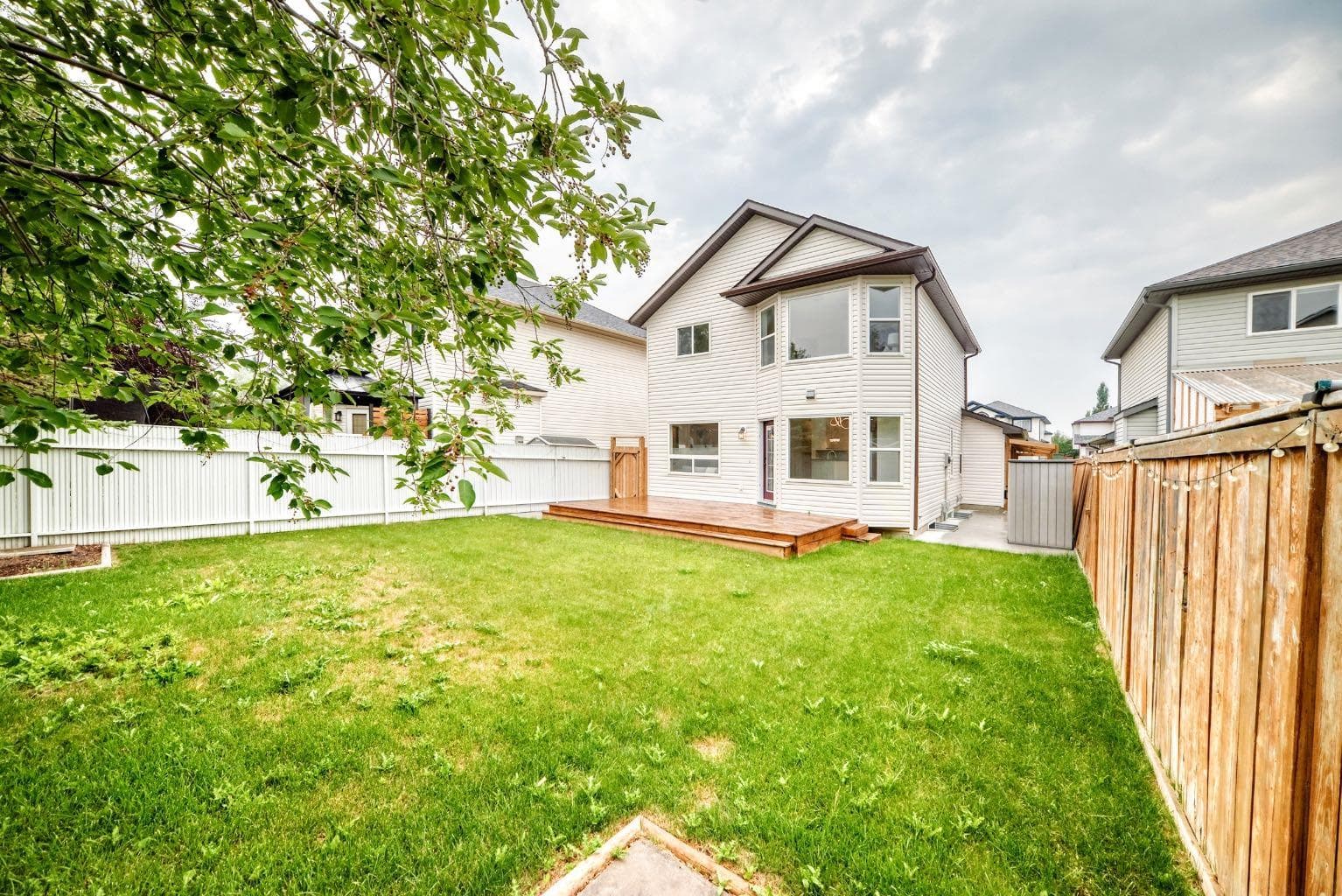 262 Coventry Court NE