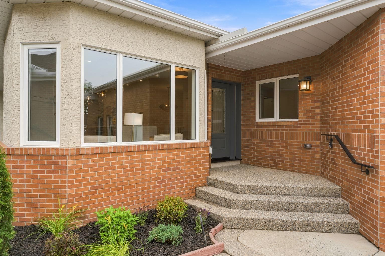 12 Prominence Point SW