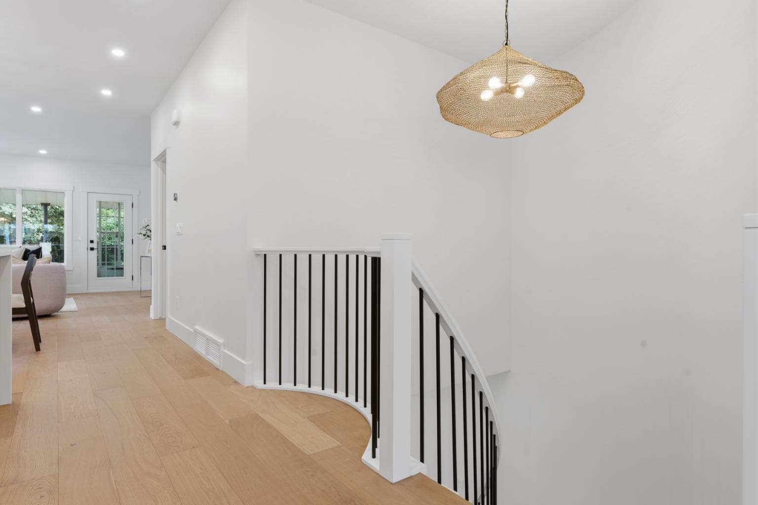 12 Prominence Point SW