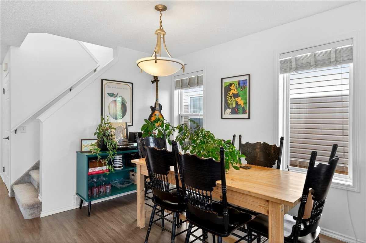 194 Everoak Gardens SW