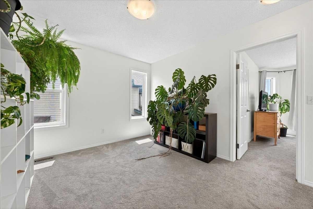 194 Everoak Gardens SW