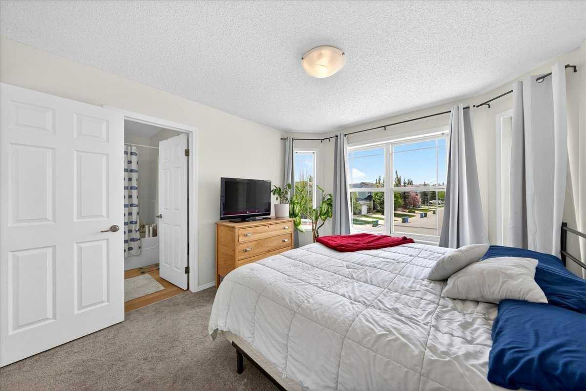 194 Everoak Gardens SW