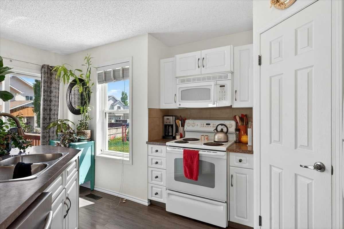 194 Everoak Gardens SW