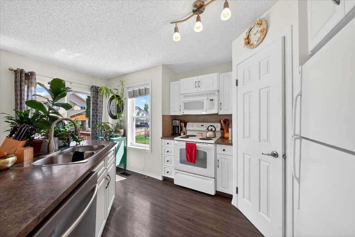 194 Everoak Gardens SW