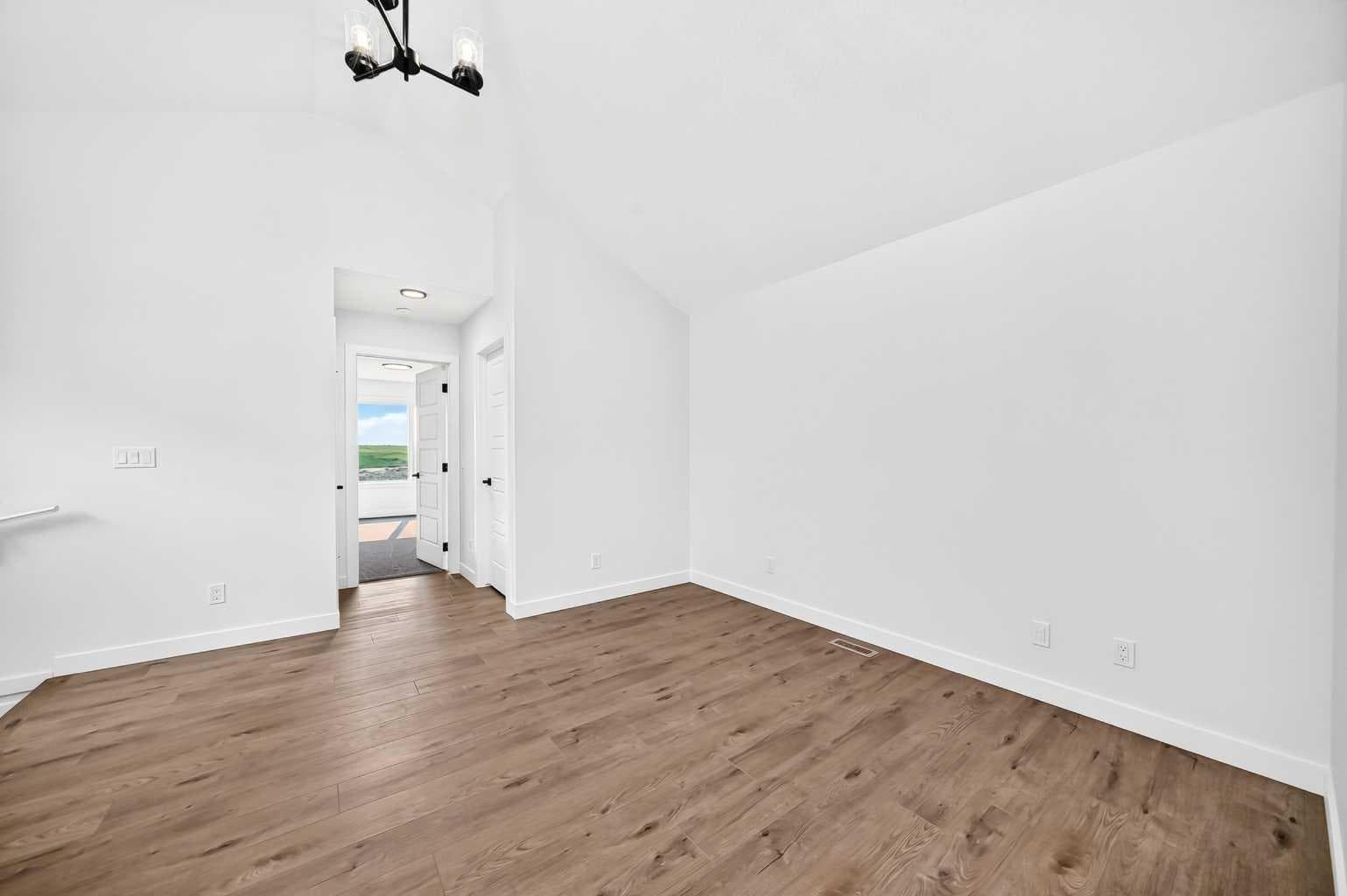 182 Lanark Gate SE