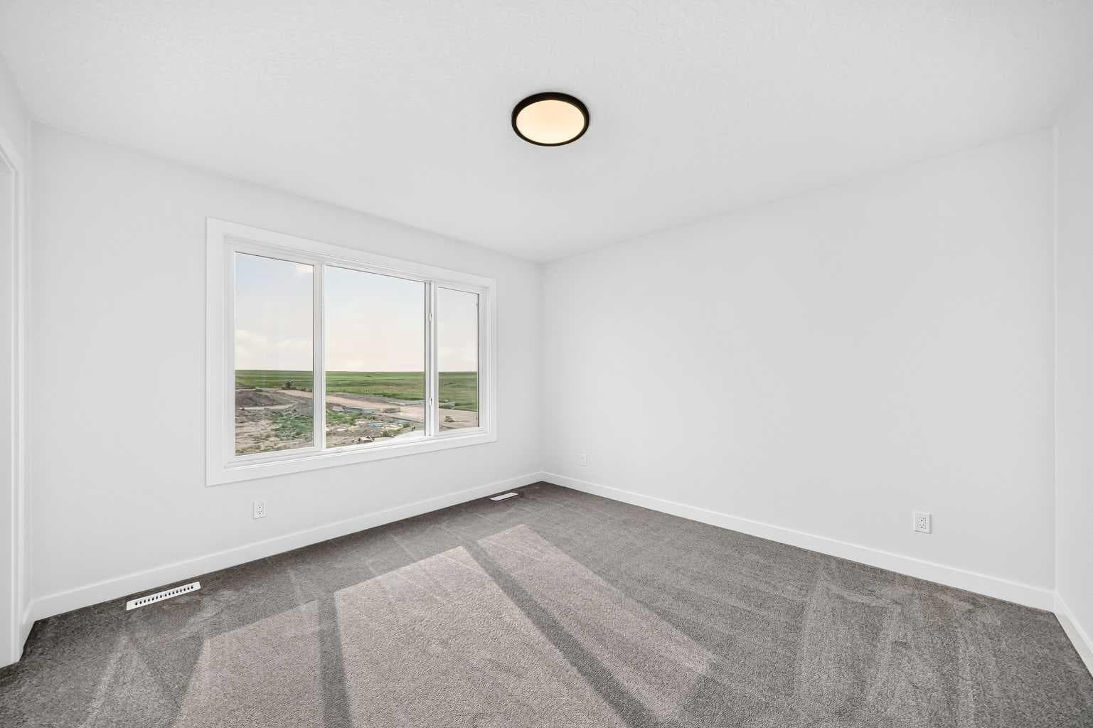 182 Lanark Gate SE