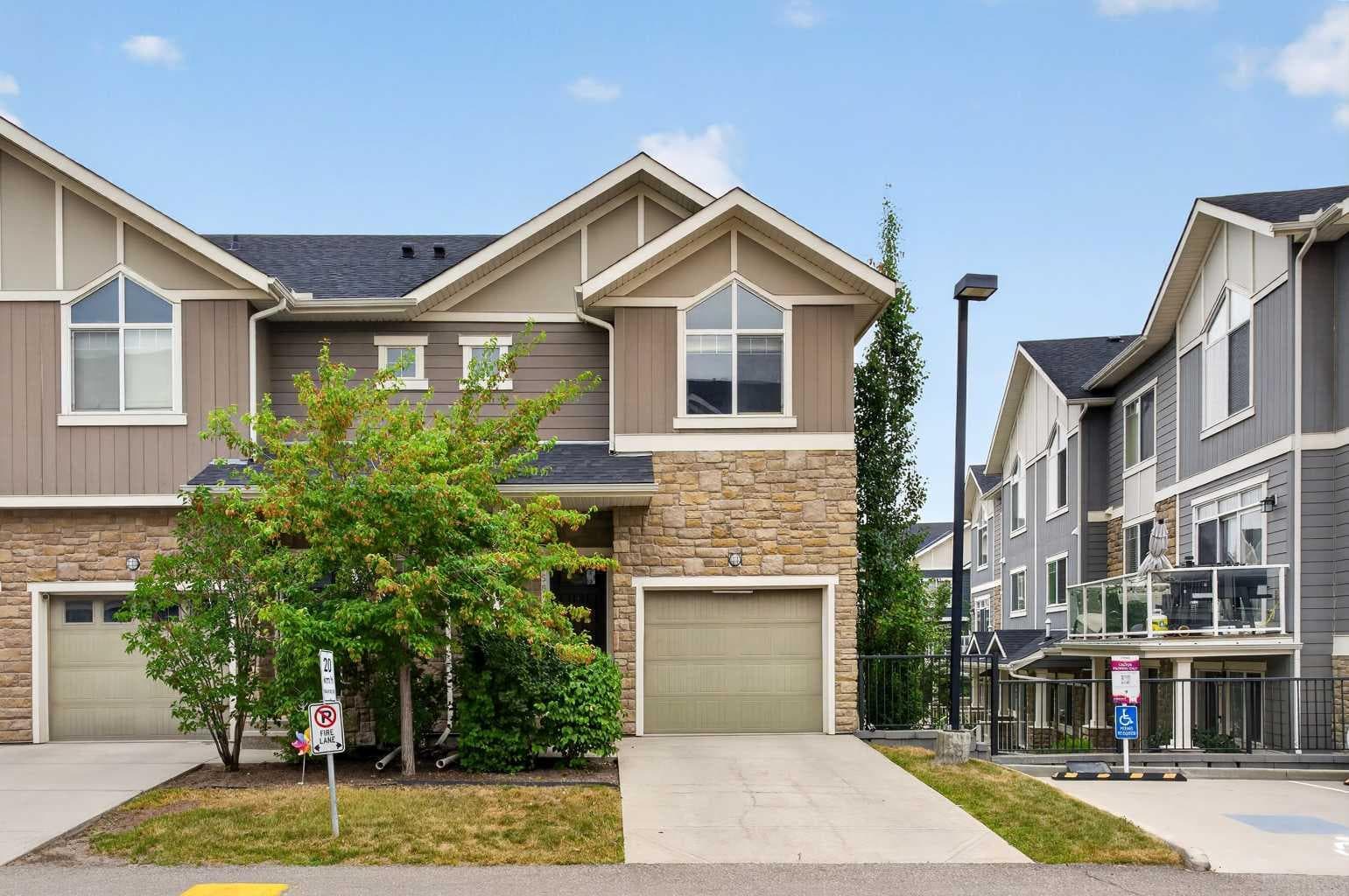 558 Evanston Manor NW