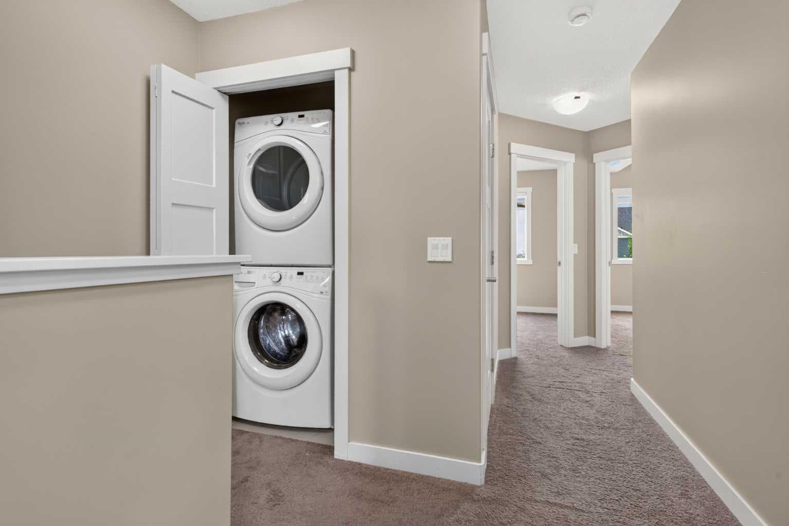 558 Evanston Manor NW
