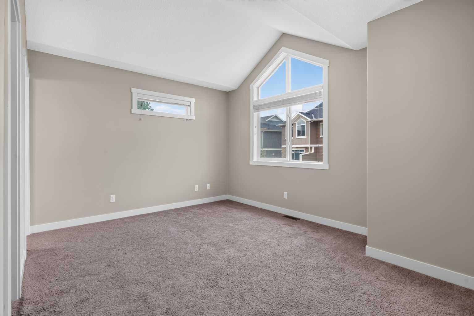 558 Evanston Manor NW