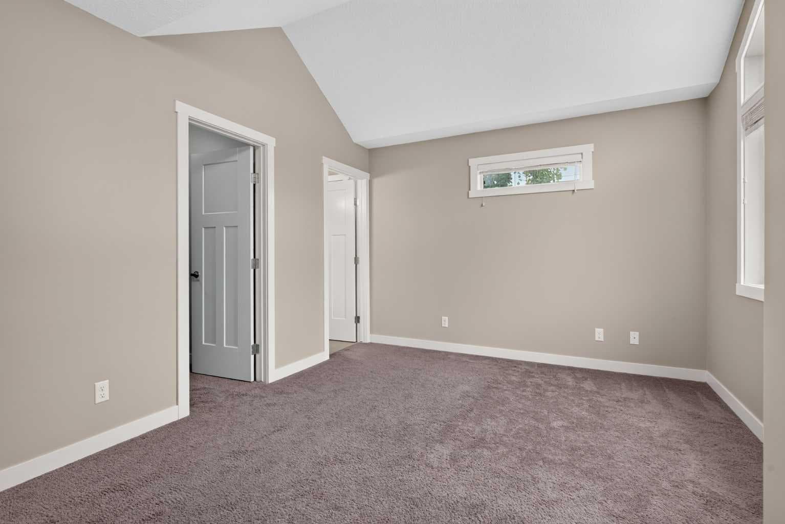 558 Evanston Manor NW