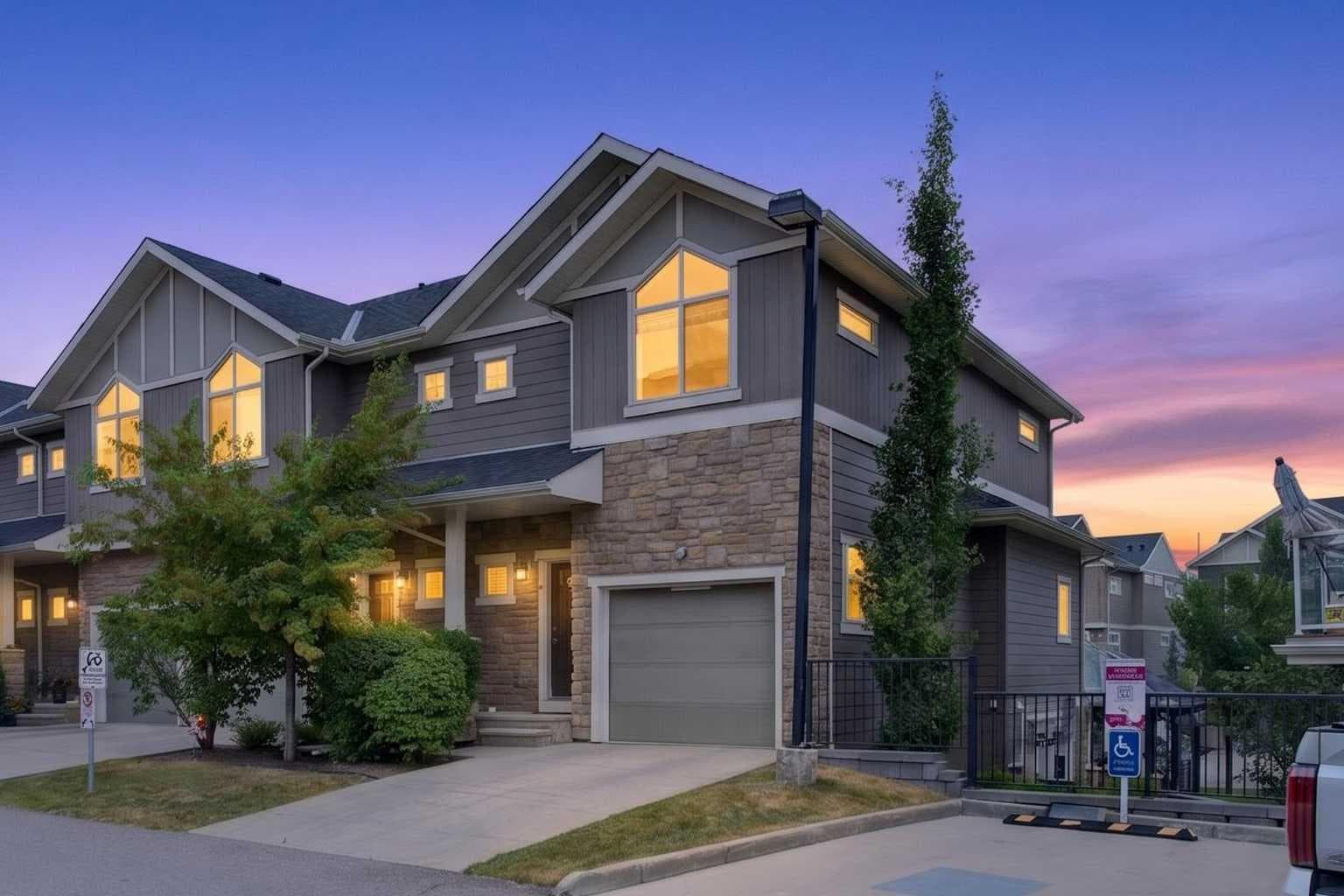 558 Evanston Manor NW
