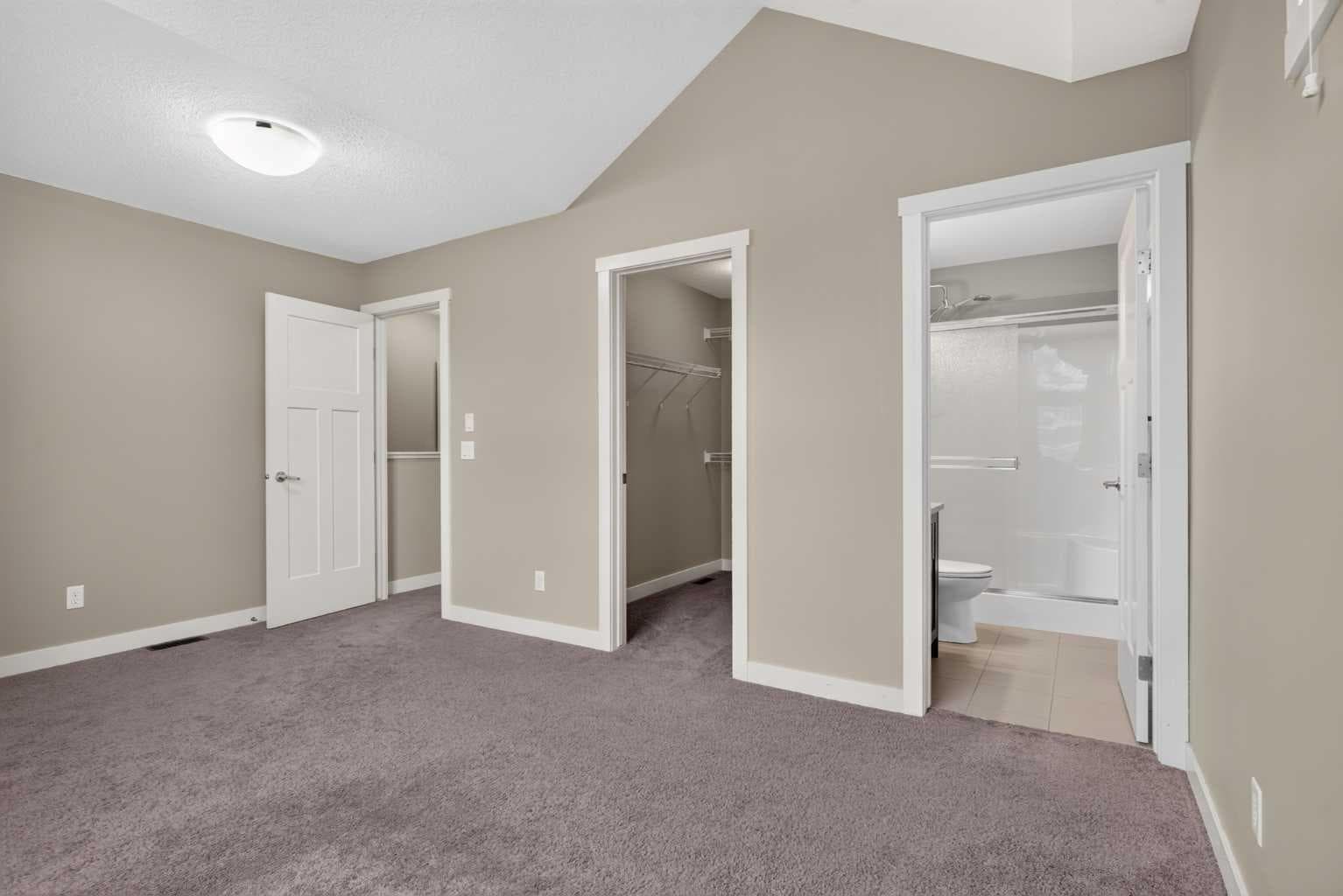 558 Evanston Manor NW