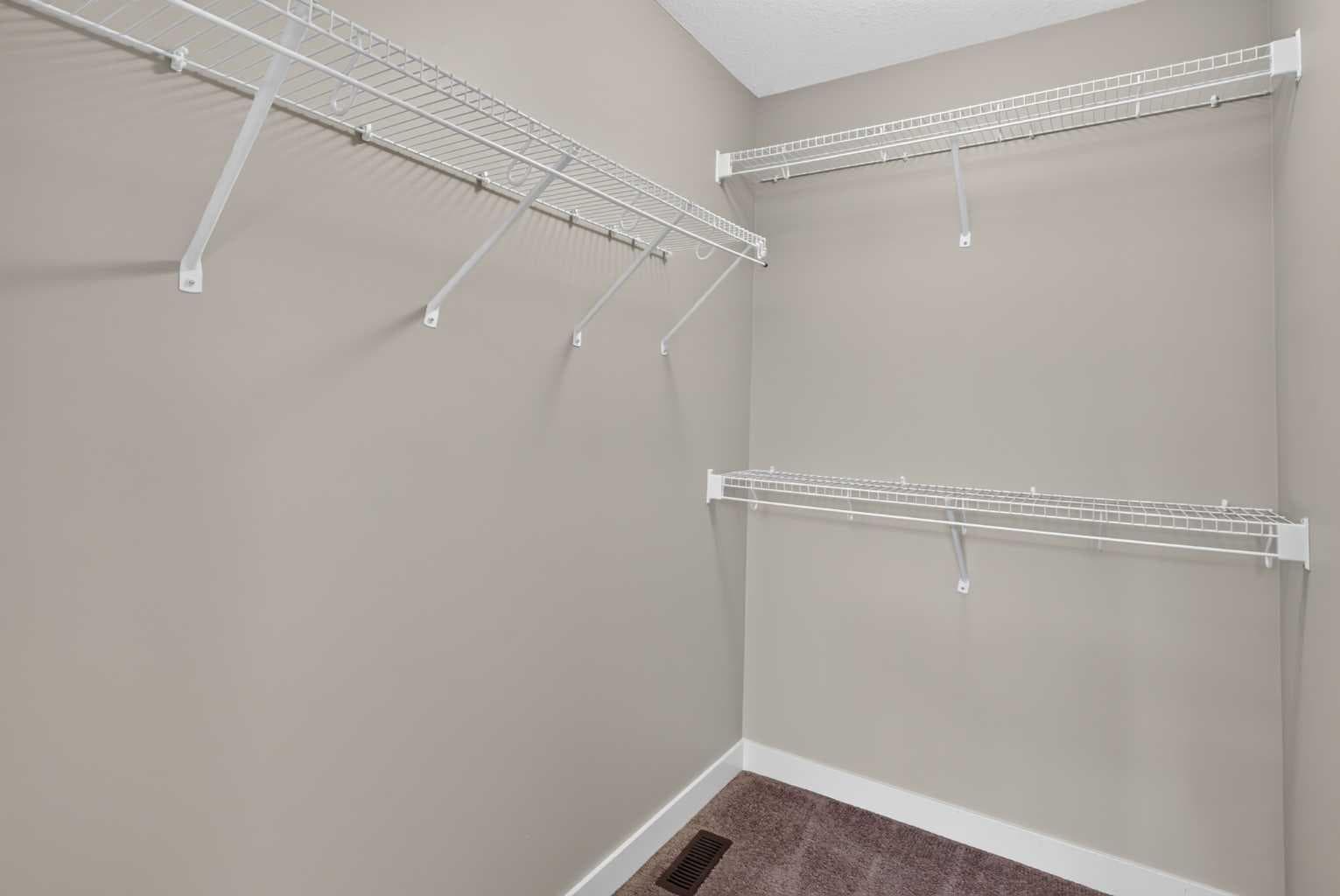 558 Evanston Manor NW