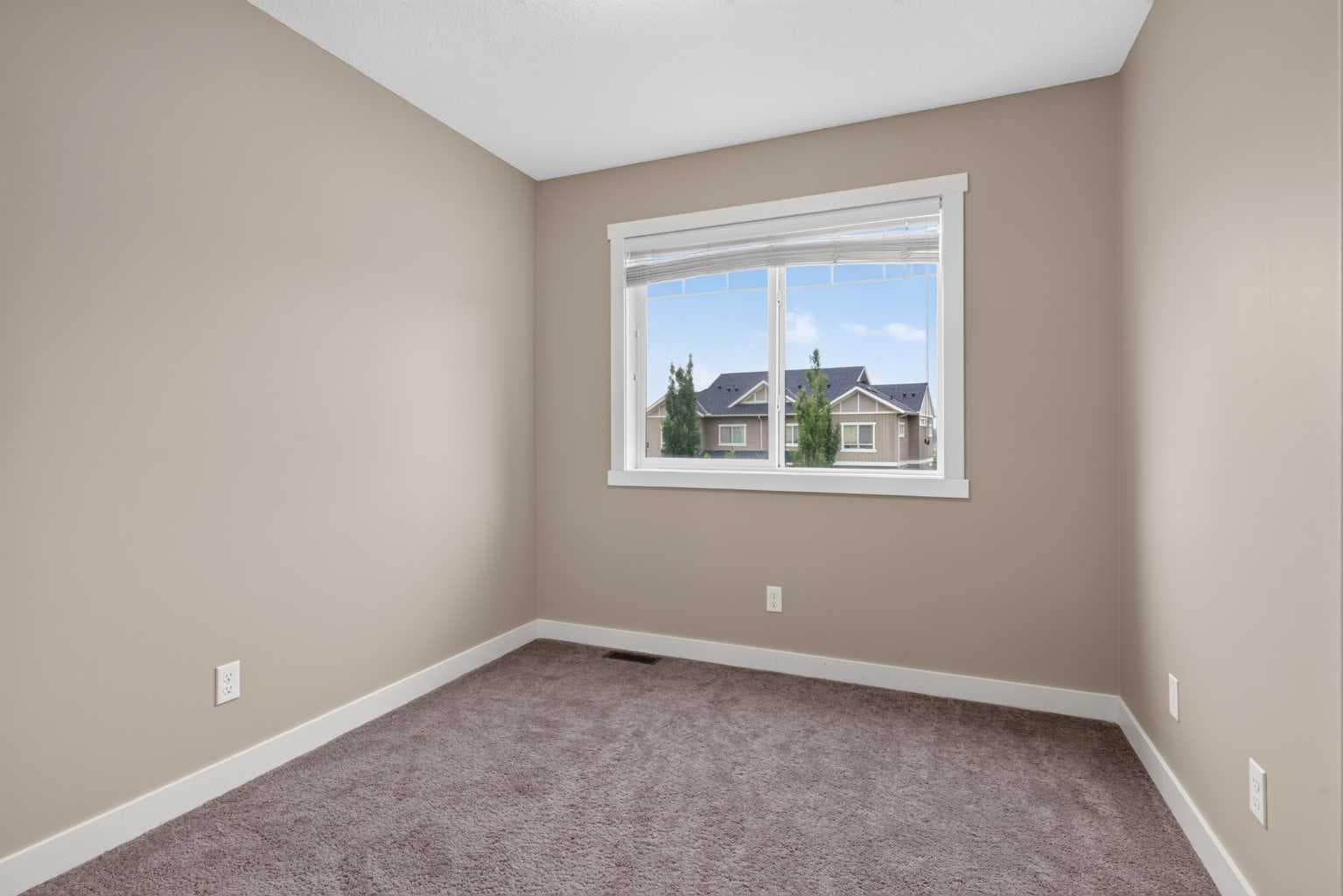 558 Evanston Manor NW