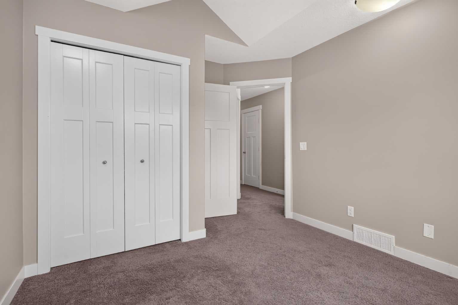 558 Evanston Manor NW