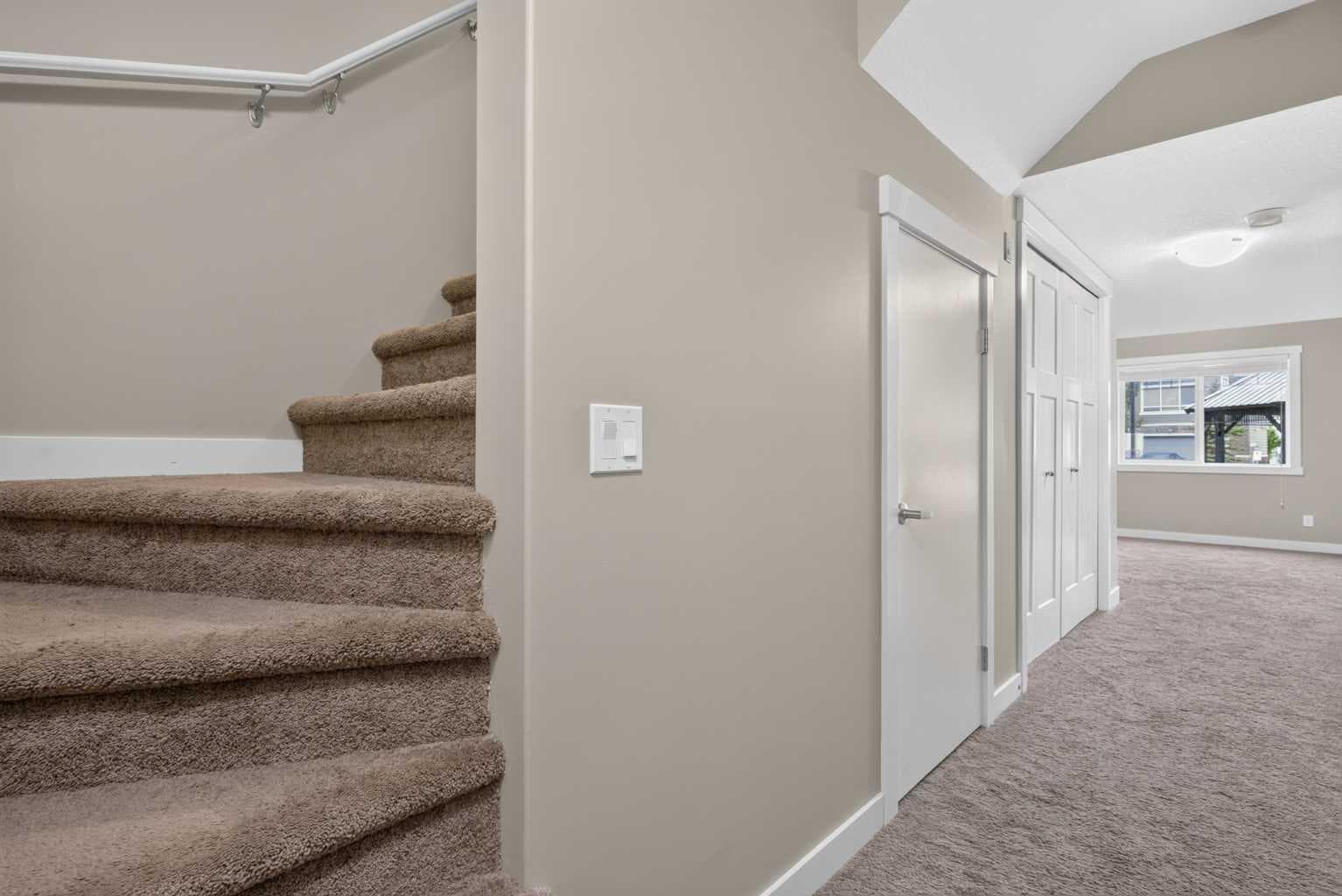 558 Evanston Manor NW