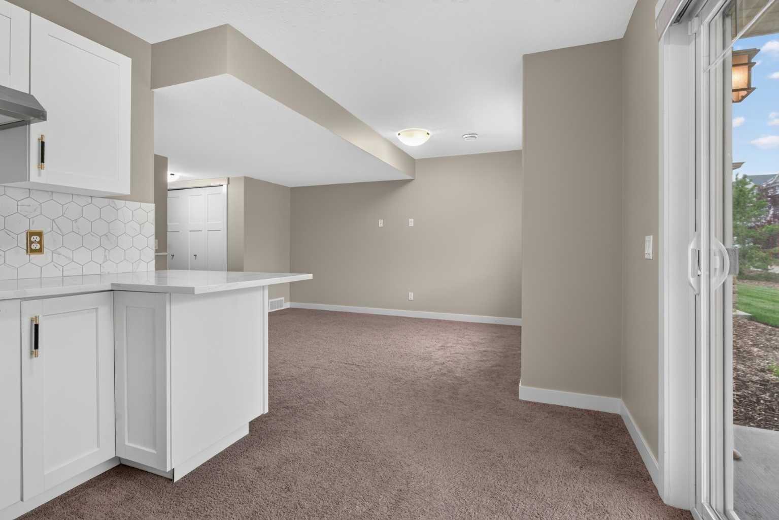 558 Evanston Manor NW