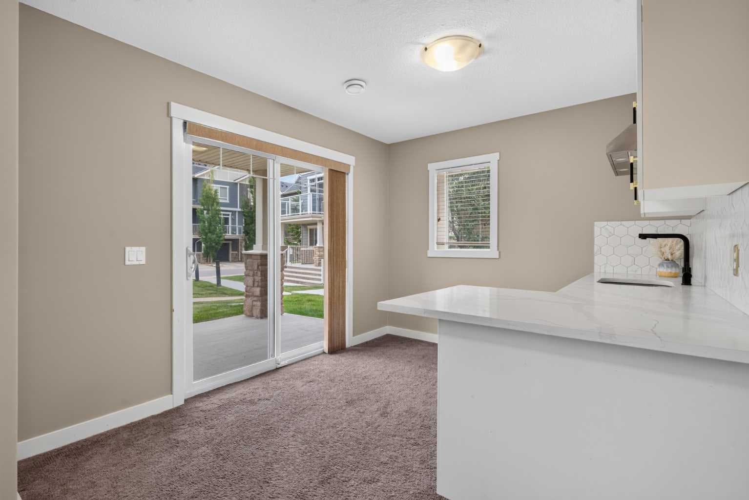 558 Evanston Manor NW