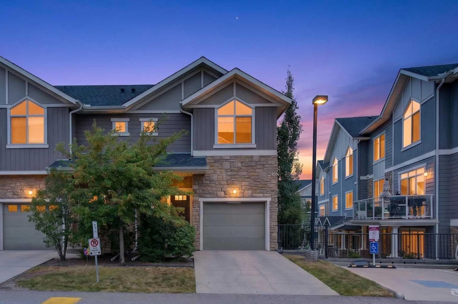 558 Evanston Manor NW