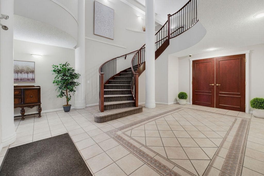 205, 4835 Dalhousie Drive NW