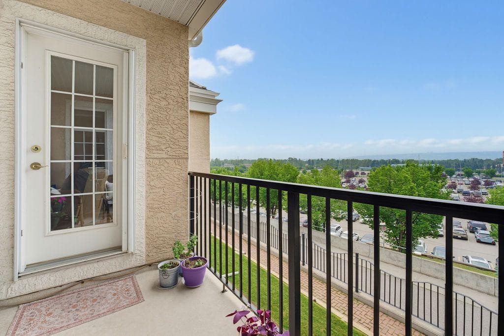 205, 4835 Dalhousie Drive NW