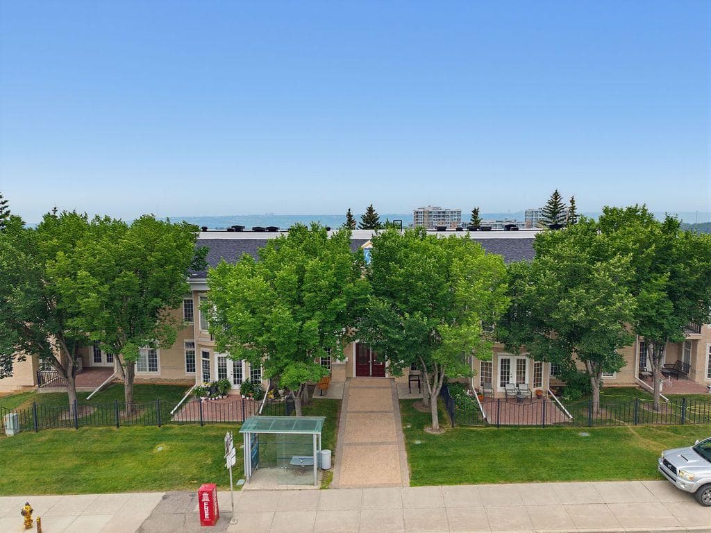 205, 4835 Dalhousie Drive NW