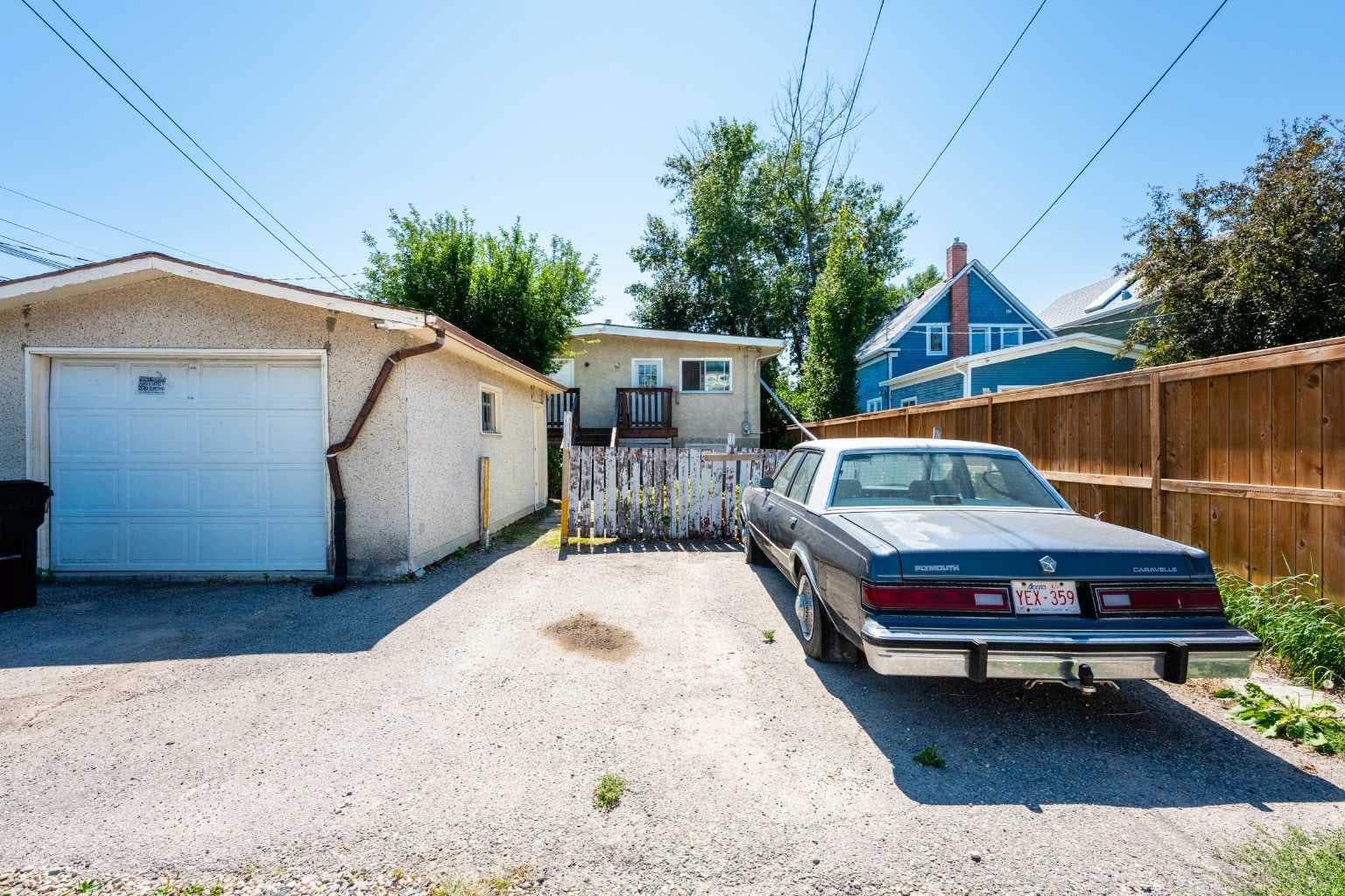 254 23 Avenue NE
