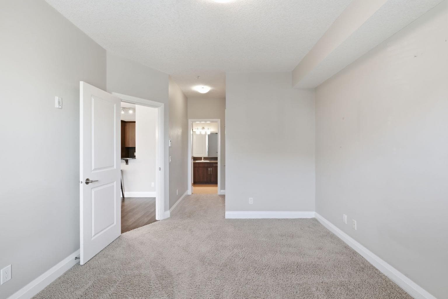 2208, 15 Sunset Square 