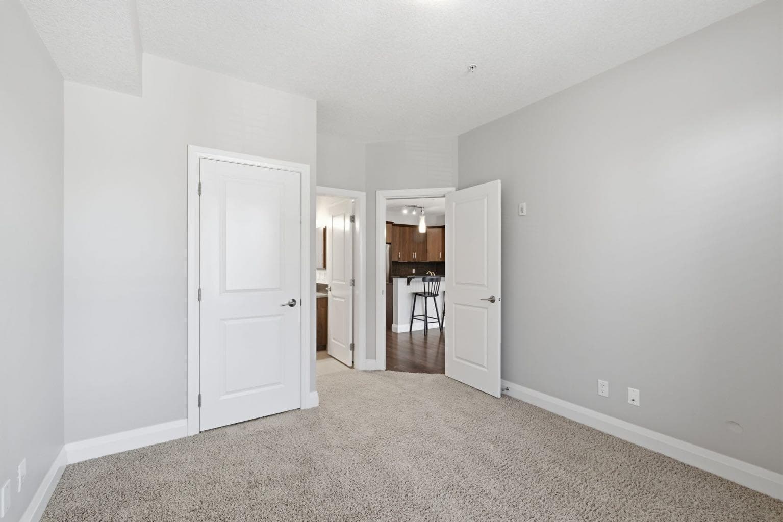 2208, 15 Sunset Square 