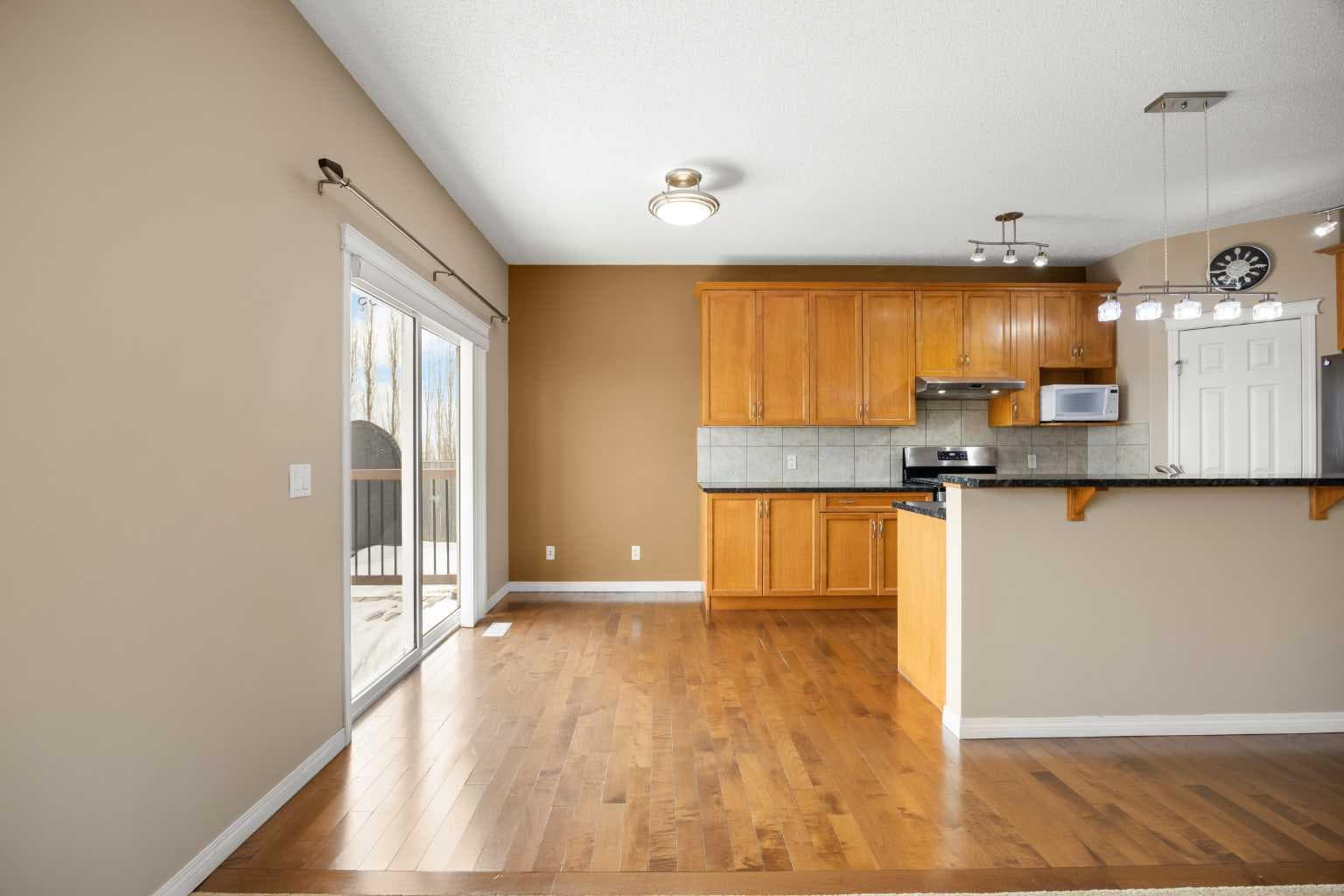 65 Panora Way NW