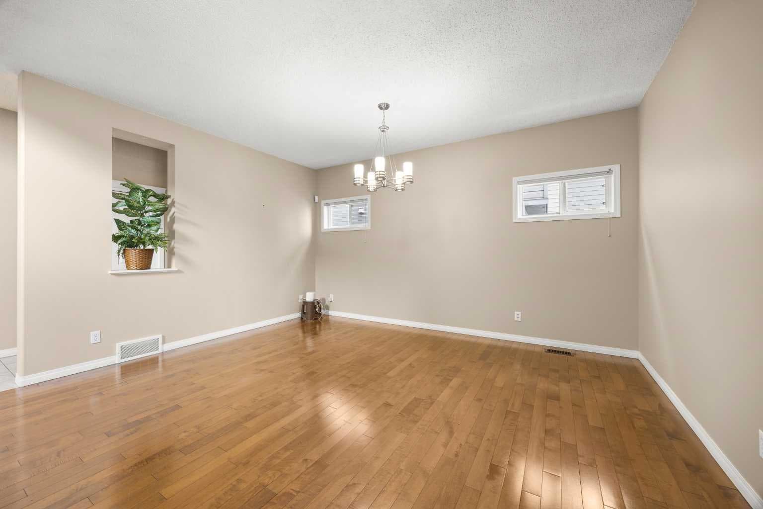 65 Panora Way NW