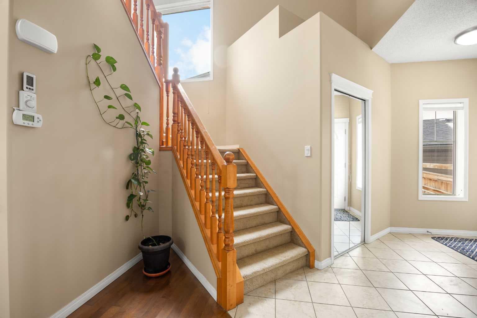 65 Panora Way NW