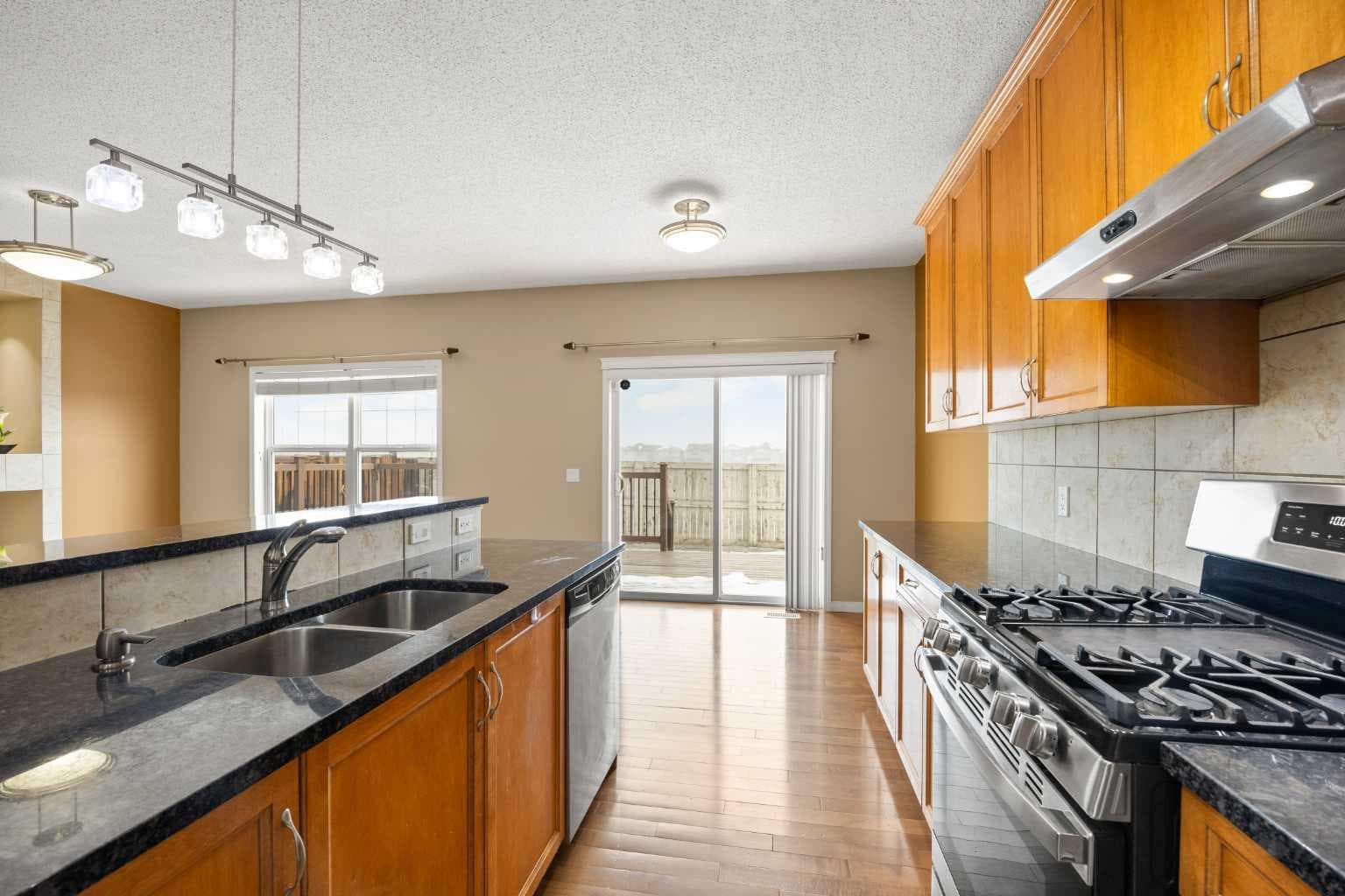 65 Panora Way NW