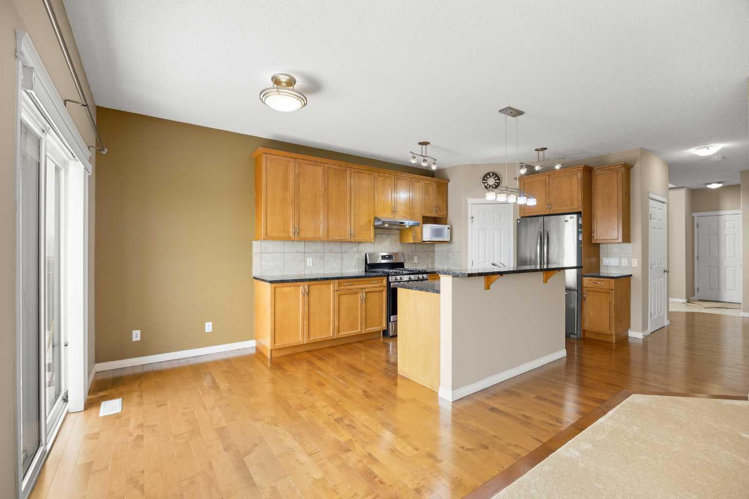 65 Panora Way NW