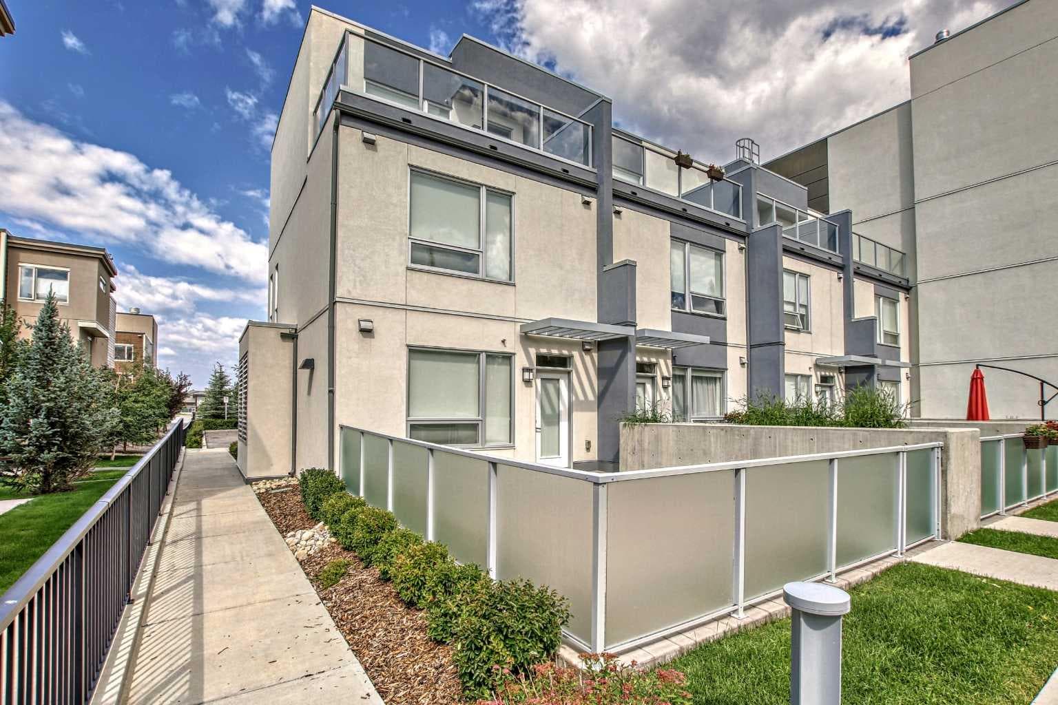 8539 8A Avenue SW