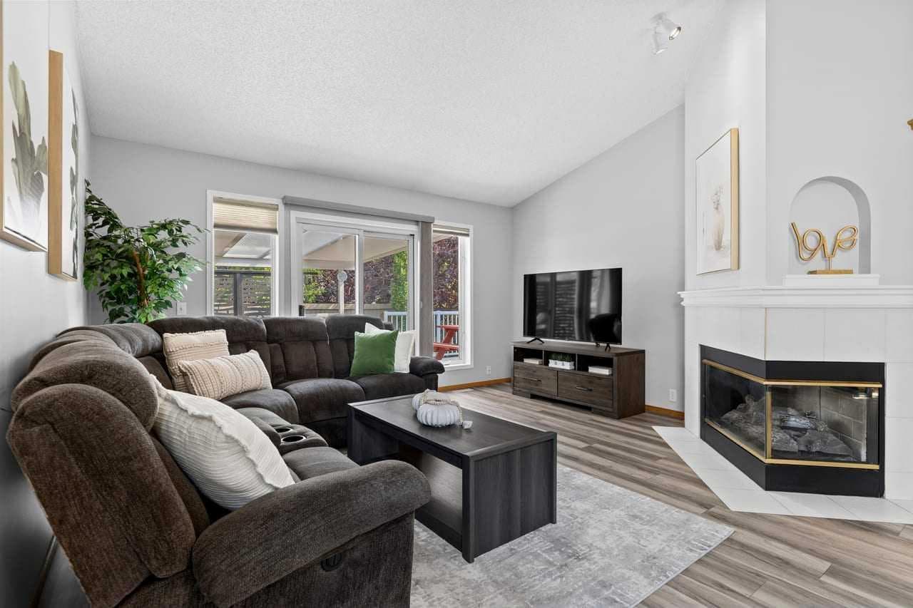 26 Chaparral Close SE