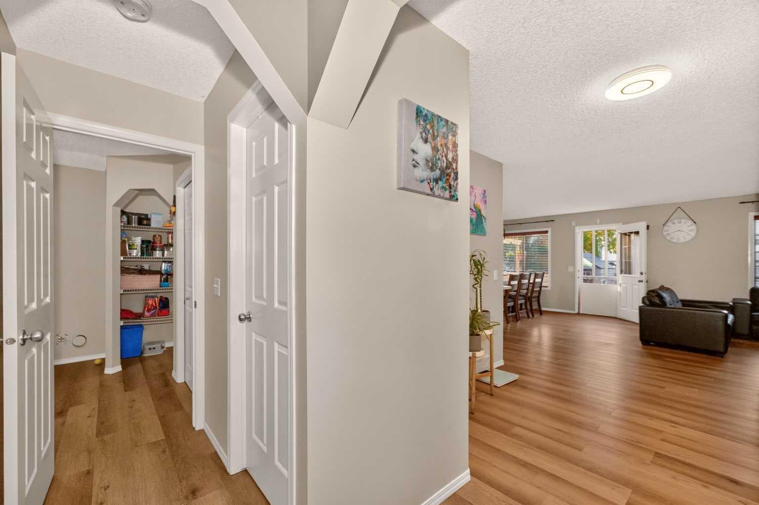 137 Douglas Glen Manor SE