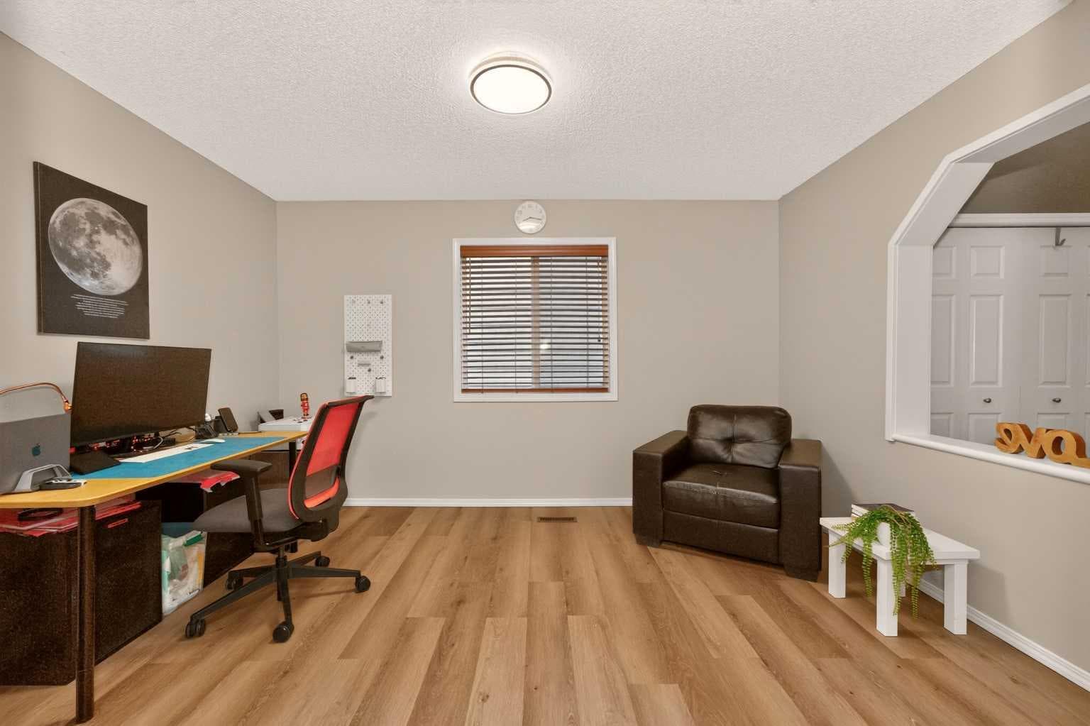 137 Douglas Glen Manor SE