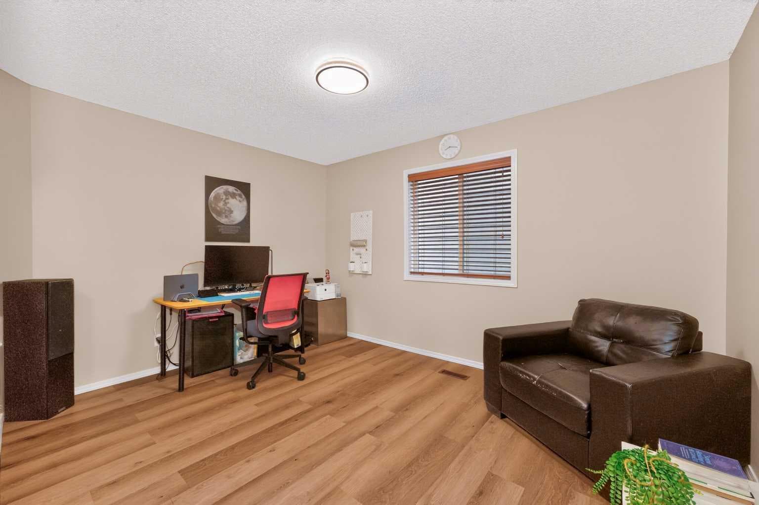 137 Douglas Glen Manor SE