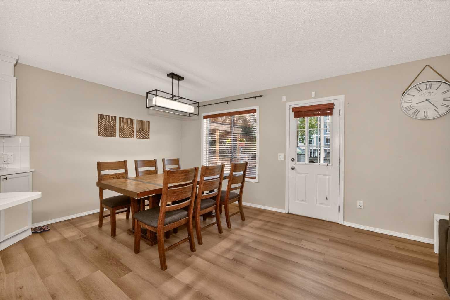 137 Douglas Glen Manor SE
