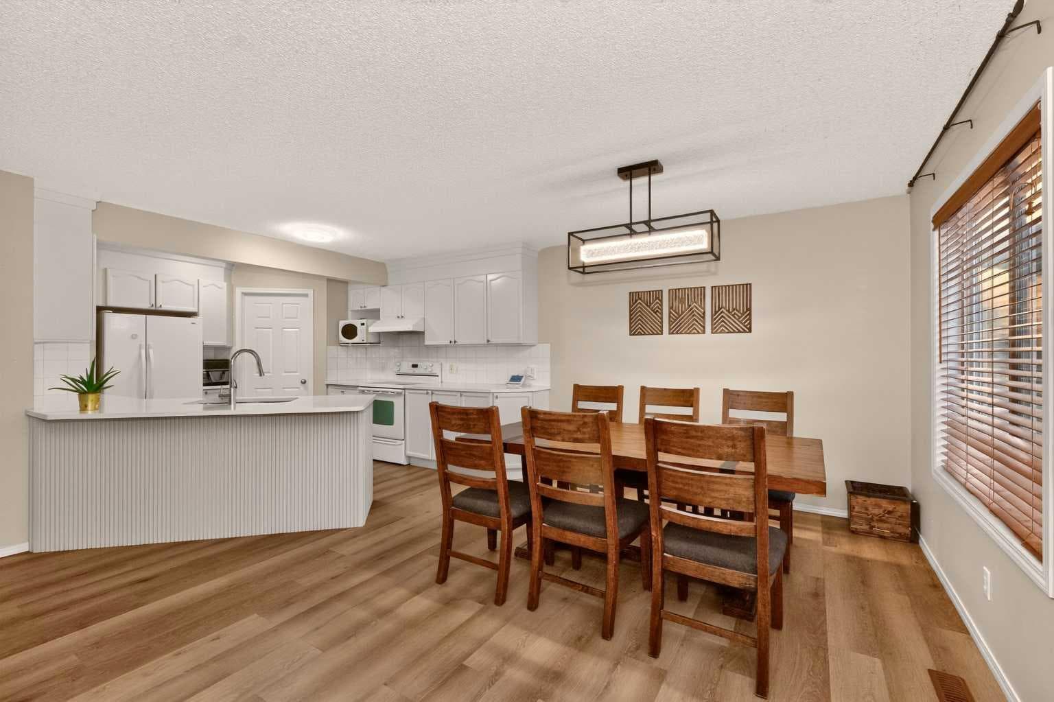 137 Douglas Glen Manor SE